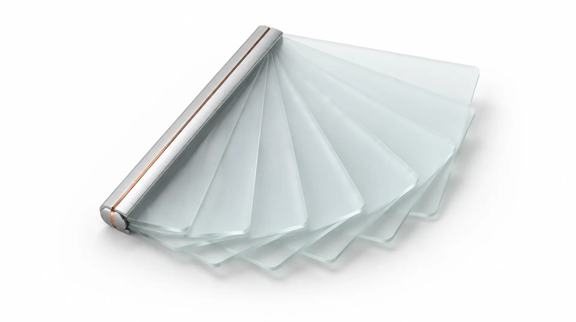 Ein Fächer aus Glasblättern, zusammengehalten von einem schmalen Silberrücken mit Kupfereinlage