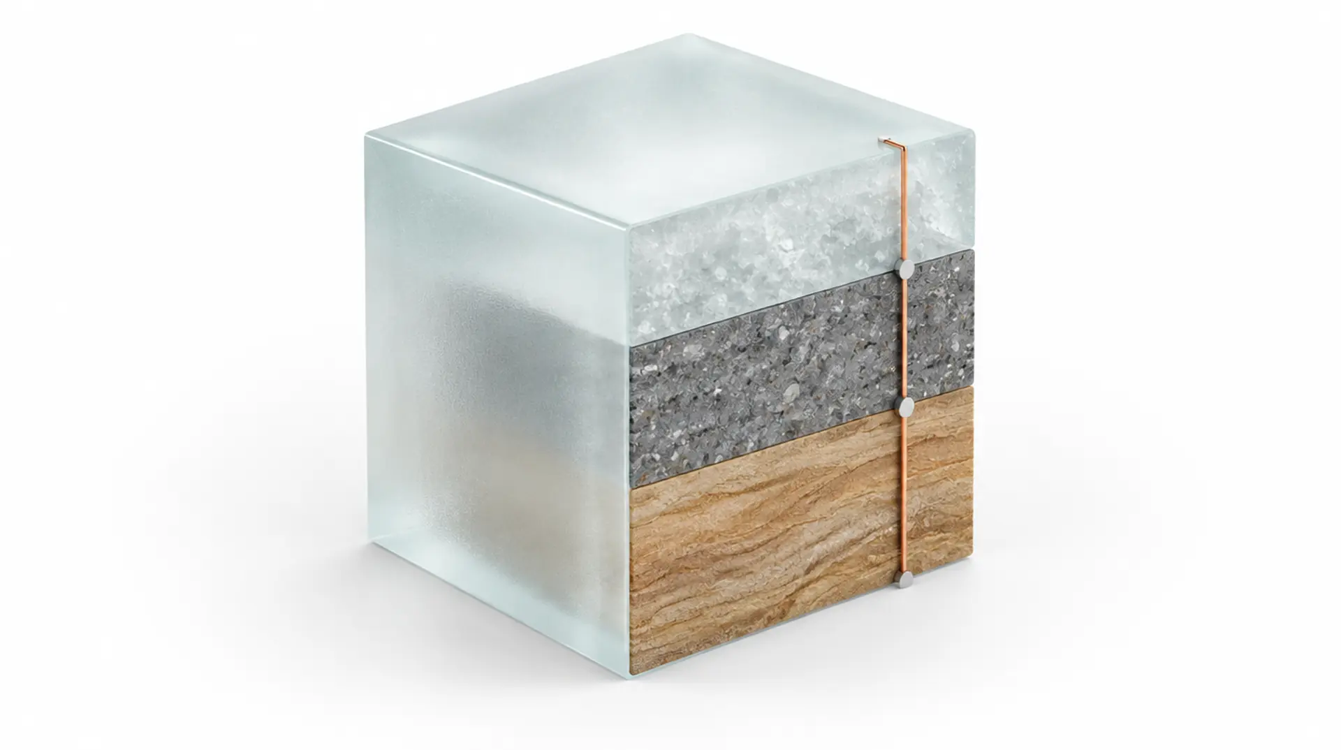 Ein aufgeschnittener Glasblock zeigt seine drei inneren Schichten, daneben eine Kupfer-Messlinie